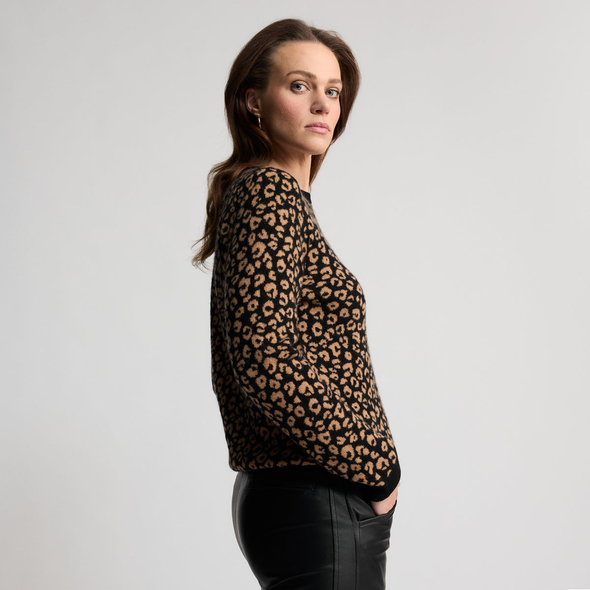 Carmel - Reversible Cashmere Crew Knit - Leopard