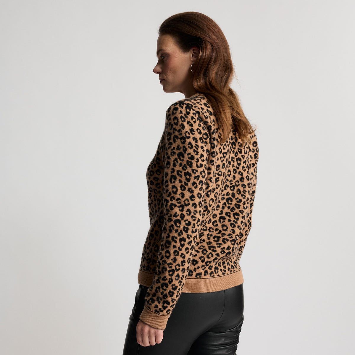 Carmel - Reversible Cashmere Crew Knit - Leopard